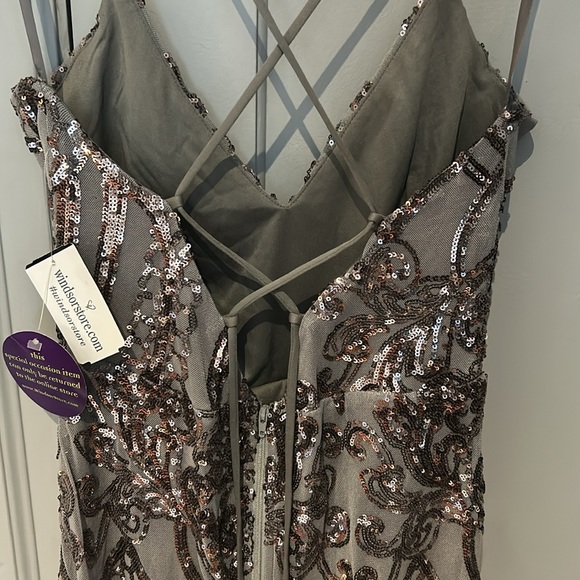 WINDSOR Women's Taisia Formal Sequin Scroll Dress in Silver (NWT)￨Size Medium - Picture 16 of 17